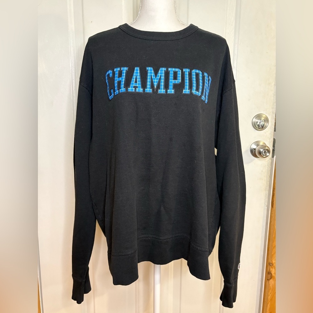 Champion Black Crewneck Sweatshirt with Blue Plaid Logo size XL